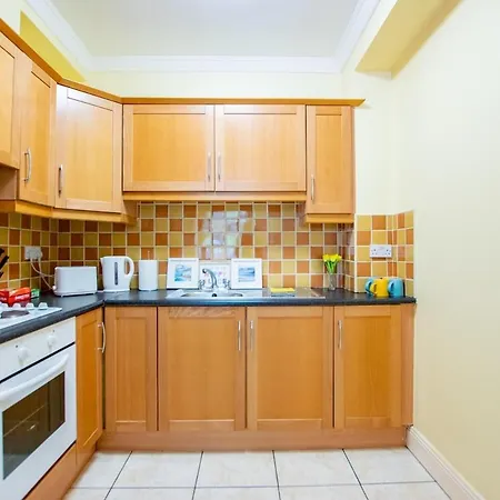 Apartment Spacious 2 Bed Apt, Sleeps 5