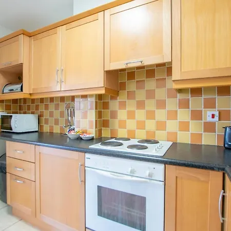 Spacious 2 Bed Apt, Sleeps 5 * Galway