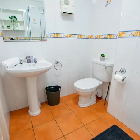 Spacious 2 Bed Apt, Sleeps 5 * Galway