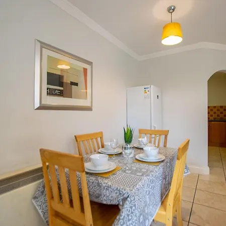 Spacious 2 Bed Apt, Sleeps 5 Galway